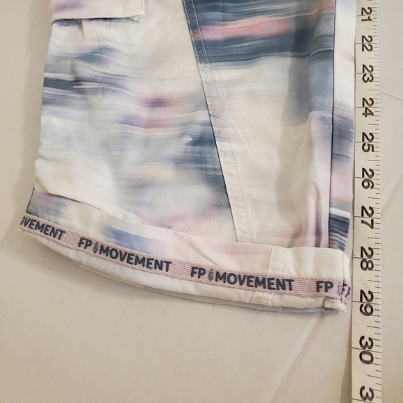 Free People Mesmerize Me Printed Pants Size Small in Meadow Motion - Picture 9 of 11